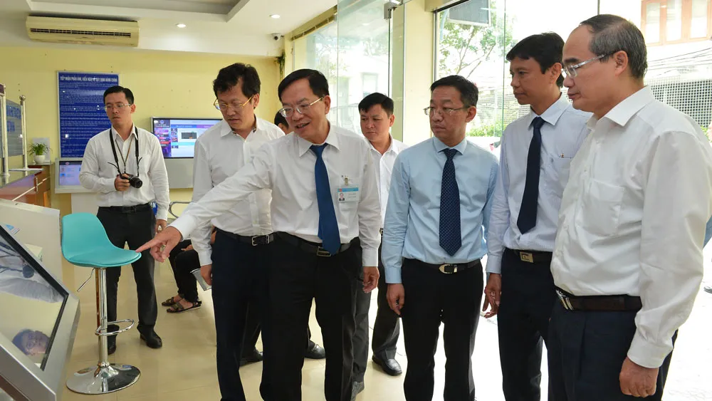 Bí thư Thành ủy TPHCM Nguyễn Thiện Nhân: Lấy ý kiến của người dân đánh giá về kết quả chống ngập ảnh 3