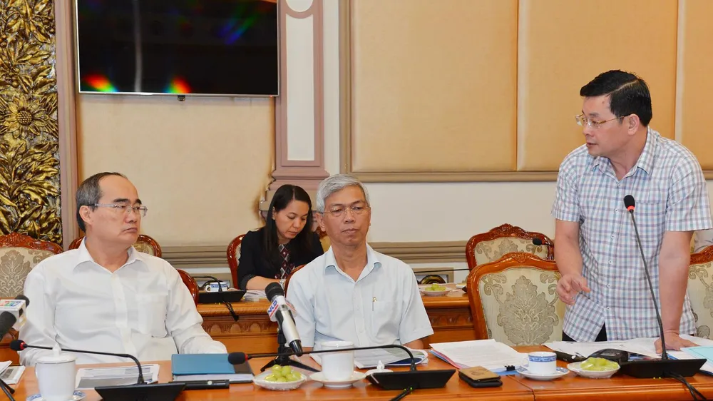 Bí thư Thành ủy TPHCM Nguyễn Thiện Nhân nghe đề xuất biến bãi rác ô nhiễm thành đô thị xanh ảnh 3