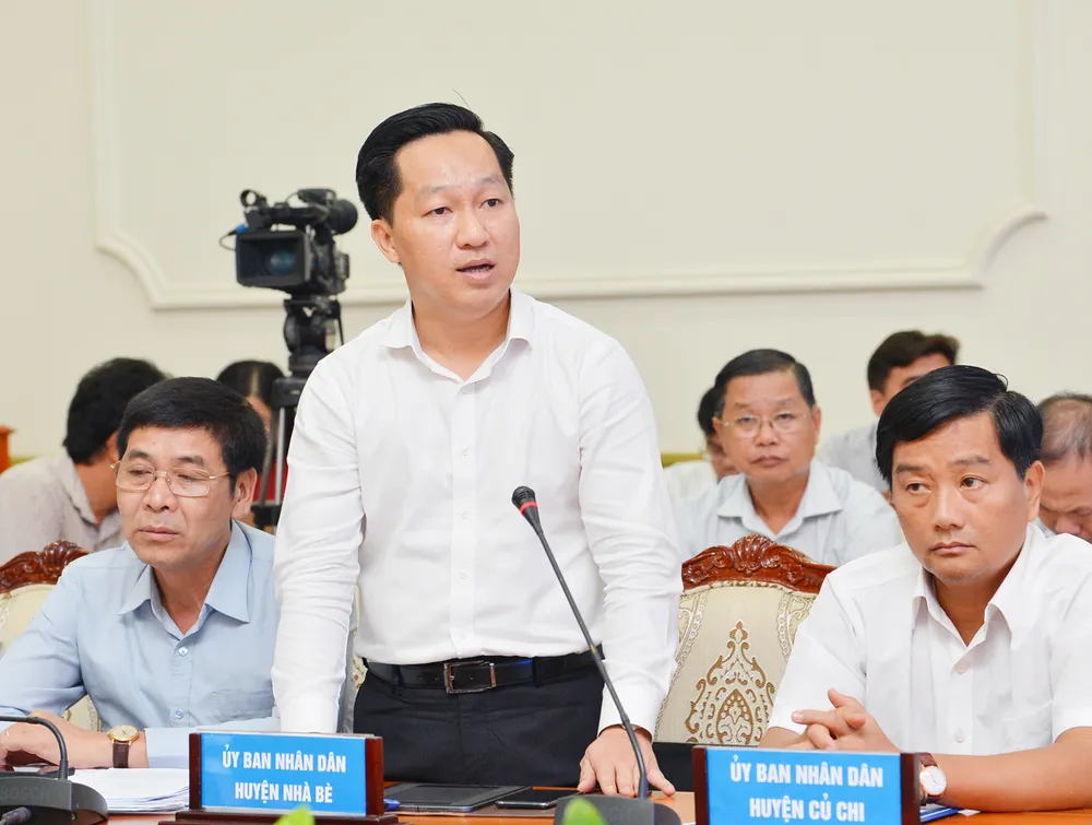 Chủ tịch UBND TPHCM Nguyễn Thành Phong: “Đừng để lúc về hưu, tự đi làm giấy tờ mới thấy dân khổ” ảnh 2