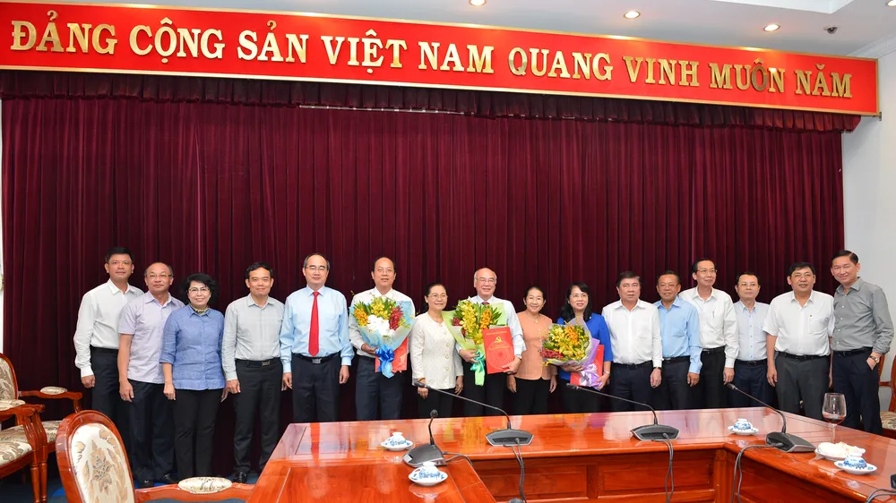 Ban Bí thư chuẩn y 3 Ủy viên Ban Thường vụ Thành ủy TPHCM ảnh 1