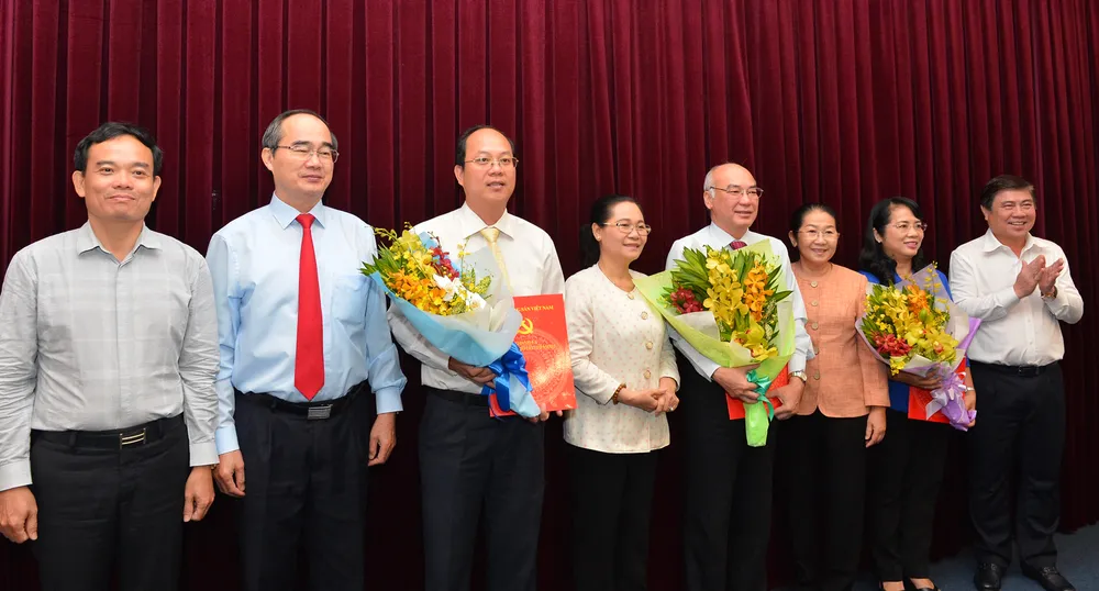 Ban Bí thư chuẩn y 3 Ủy viên Ban Thường vụ Thành ủy TPHCM ảnh 2