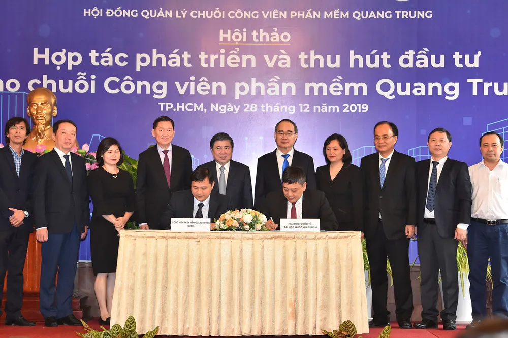 Bí thư Thành ủy TPHCM Nguyễn Thiện Nhân: Đưa công nghệ thông tin - truyền thông thành ngành chủ lực ảnh 2