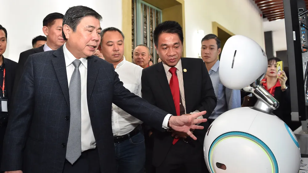 Bí thư Thành ủy TPHCM Nguyễn Thiện Nhân: Đưa công nghệ thông tin - truyền thông thành ngành chủ lực ảnh 4