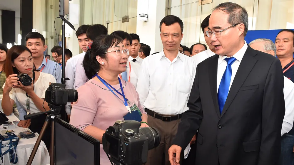 Bí thư Thành ủy TPHCM Nguyễn Thiện Nhân: Đưa công nghệ thông tin - truyền thông thành ngành chủ lực ảnh 3