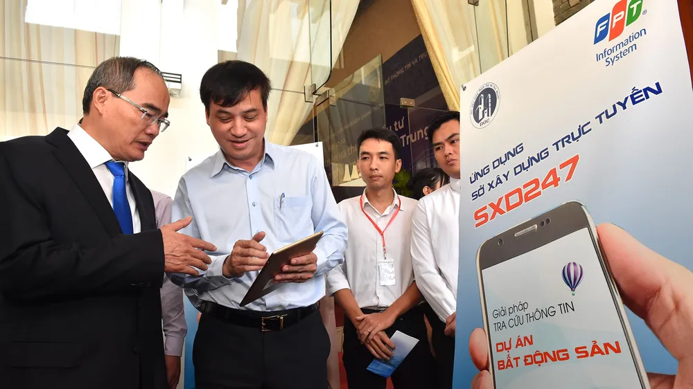 Bí thư Thành ủy TPHCM Nguyễn Thiện Nhân: Đưa công nghệ thông tin - truyền thông thành ngành chủ lực ảnh 1