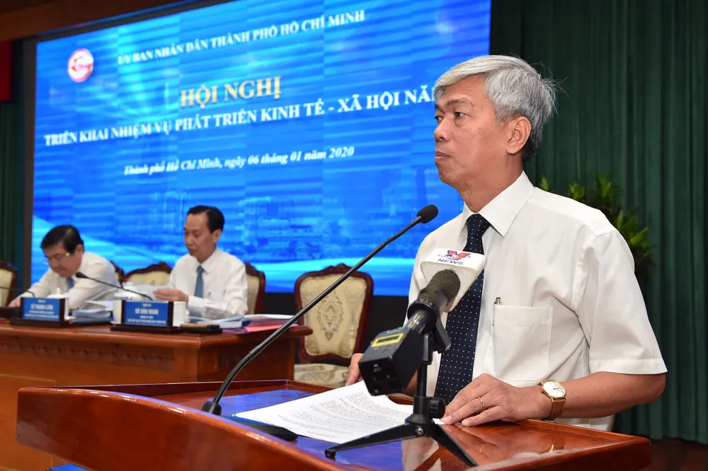 Chủ tịch UBND TPHCM Nguyễn Thành Phong: Kéo giảm ùn tắc giao thông và ô nhiễm môi trường ảnh 4