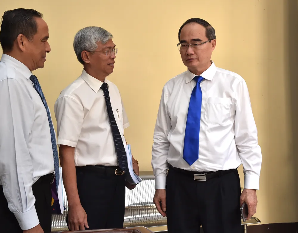 Chủ tịch UBND TPHCM Nguyễn Thành Phong: Kéo giảm ùn tắc giao thông và ô nhiễm môi trường ảnh 2