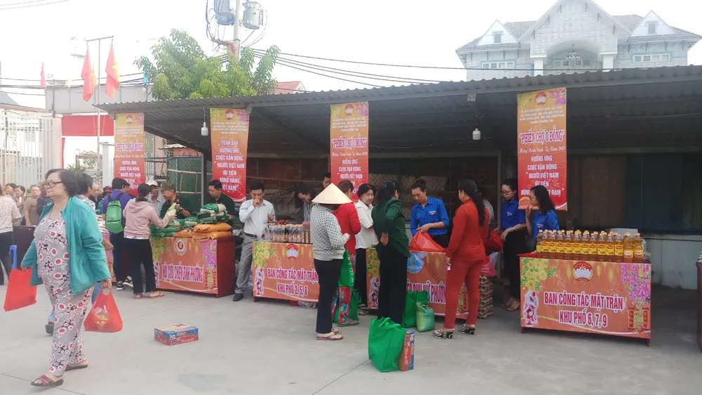 “Phiên chợ 0 đồng” cho những hộ nghèo, khó khăn ảnh 1