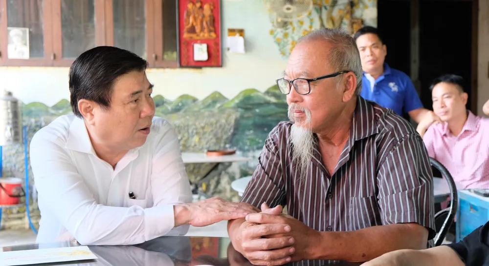 Chủ tịch UBND TPHCM Nguyễn Thành Phong thăm, chúc tết người dân Khu Công nghệ cao ảnh 2