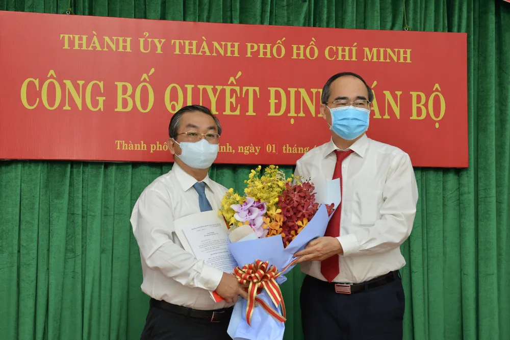 Bí thư Thành ủy TPHCM Nguyễn Thiện Nhân trao quyết định cán bộ tại quận 7 và Đảng ủy Khối ảnh 3