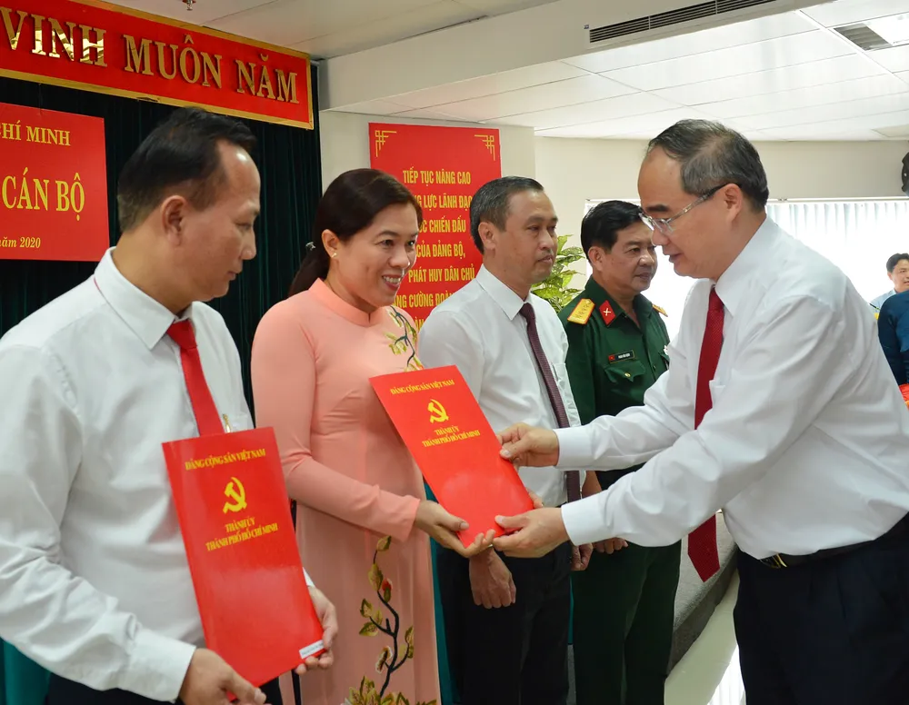 Ban Bí thư chỉ định 1 Ủy viên Ban Thường vụ và 5 Thành ủy viên tại TPHCM ảnh 3