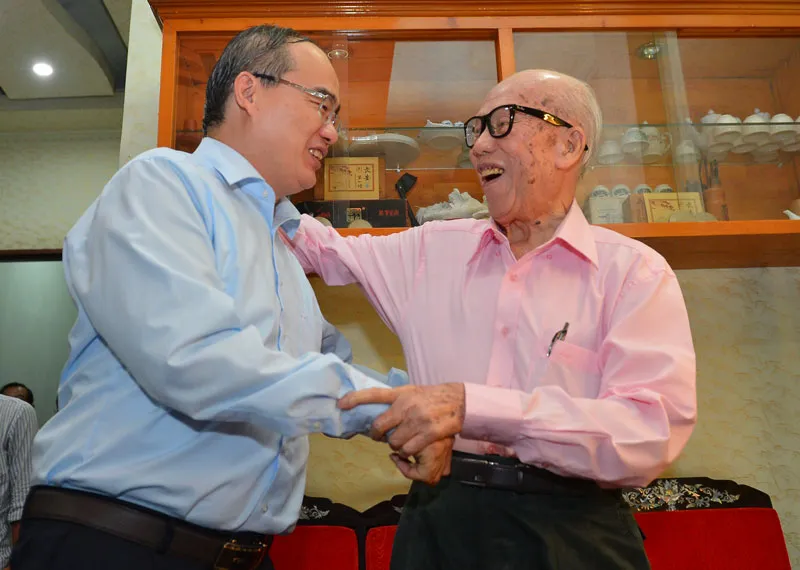 Bí thư Thành ủy TPHCM Nguyễn Thiện Nhân thăm, chúc thọ người cao tuổi tiêu biểu 90 tuổi ảnh 3