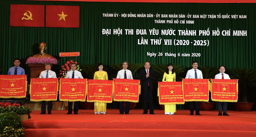 Phó Thủ tướng Thường trực Chính phủ kỳ vọng TPHCM tiếp tục đi đầu cả nước về thi đua yêu nước ảnh 4