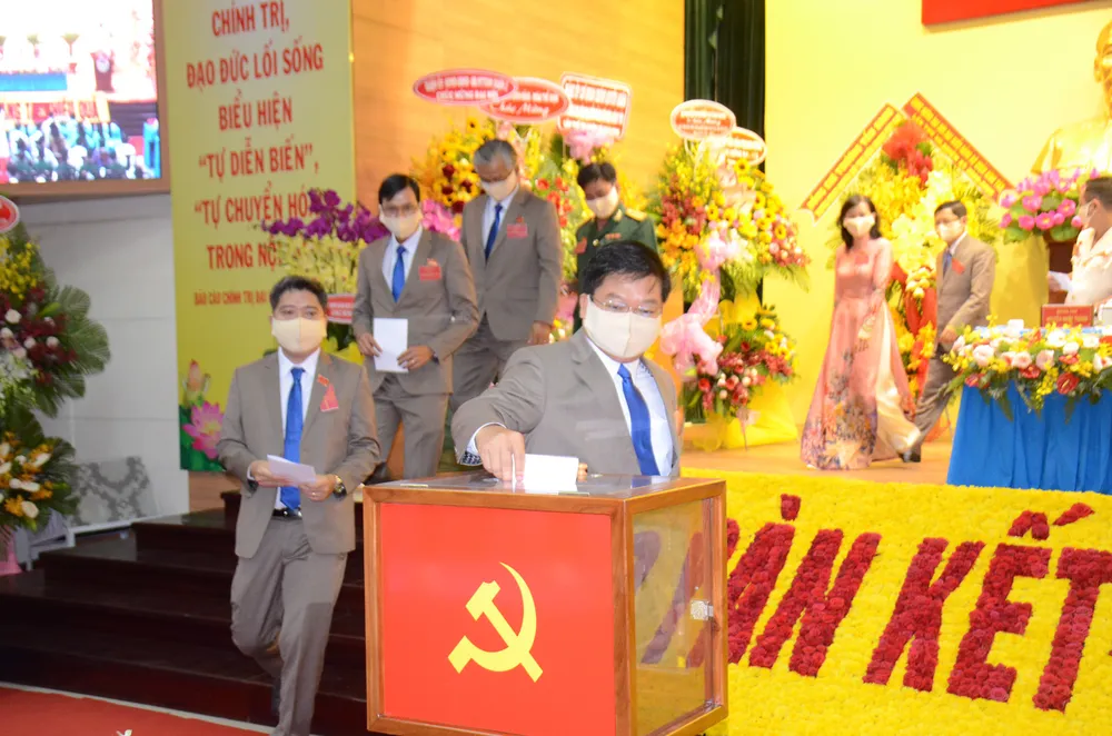 Đồng chí Lê Văn Thinh tái đắc cử Bí thư Quận ủy quận Bình Tân ảnh 2