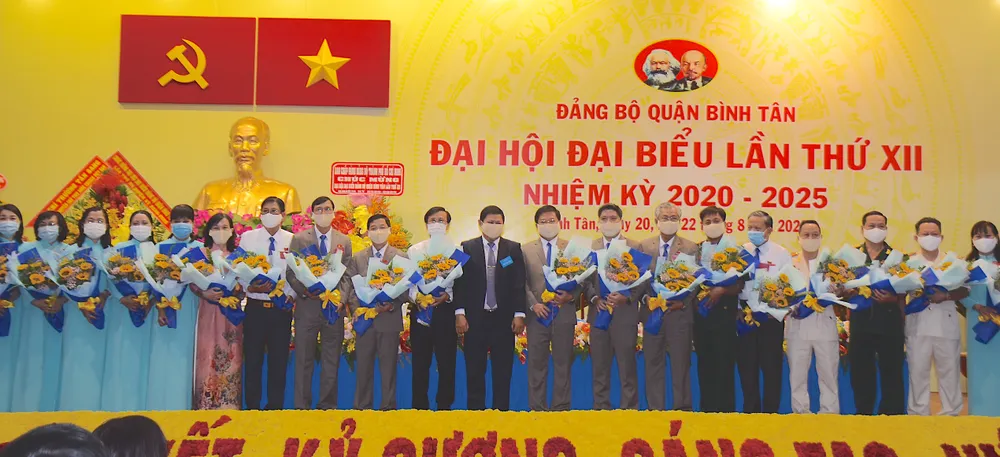 Đồng chí Lê Văn Thinh tái đắc cử Bí thư Quận ủy quận Bình Tân ảnh 1