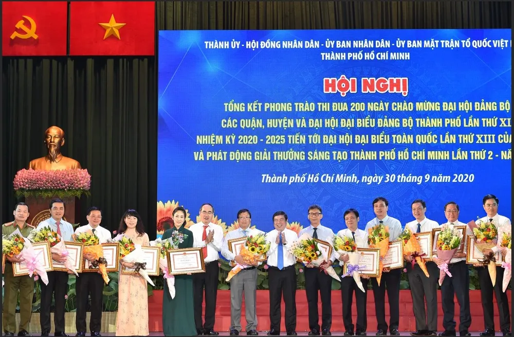 Bí thư Thành ủy TPHCM Nguyễn Thiện Nhân: Định hướng đúng, dù khó khăn người dân vẫn hưởng ứng ảnh 4