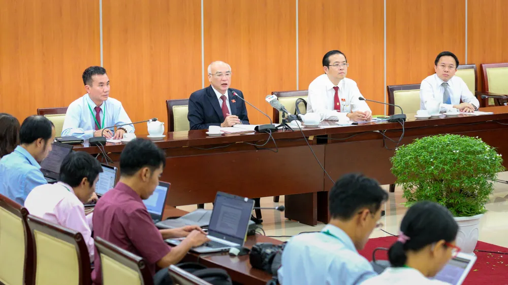 Ban Chấp hành Đảng bộ TPHCM khóa XI gồm 65 đồng chí ảnh 1