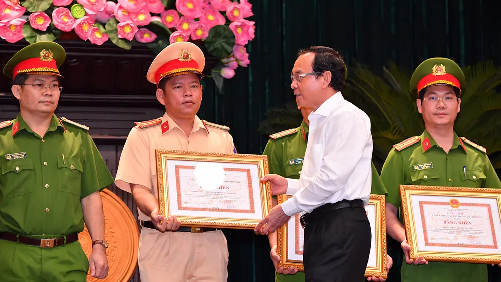 Bí thư Thành ủy TPHCM Nguyễn Văn Nên: “Khi nghe báo tin tội phạm, có mặt ngay không chần chừ“ ảnh 3