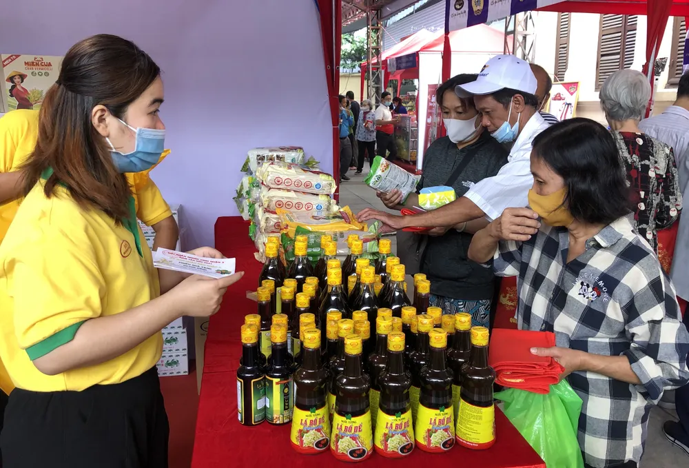 Tặng hơn 3.600 phiếu mua hàng tết cho gia đình chính sách, người nghèo ở quận 3 ảnh 7