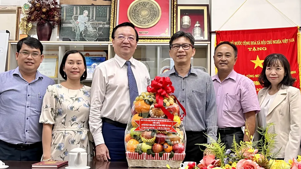 Lãnh đạo Ban Tuyên giáo Thành ủy TPHCM thăm, chúc mừng các đơn vị khoa học, công nghệ ảnh 3