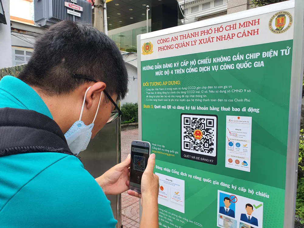 Huy động tối đa lực lượng, làm xuyên trưa cấp hộ chiếu cho người dân ảnh 2