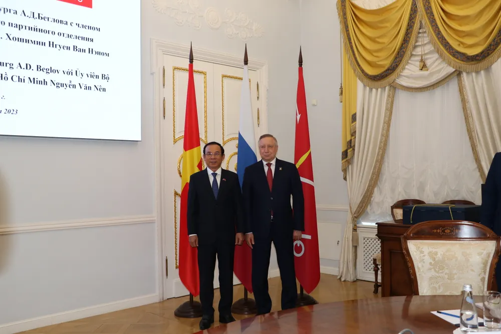 Bí thư Thành ủy TPHCM và Thống đốc thành phố Saint Petersburg tại buổi chào xã giao. Ảnh: KIỀU PHONG