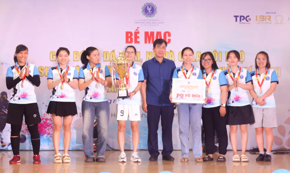 Vô địch nữ.jpg