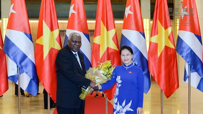 Chủ tịch Quốc hội Nguyễn Thị Kim Ngân đón Chủ tịch Quốc hội Cuba Esteban Lazo Hernández                 Ảnh: Đình Nam