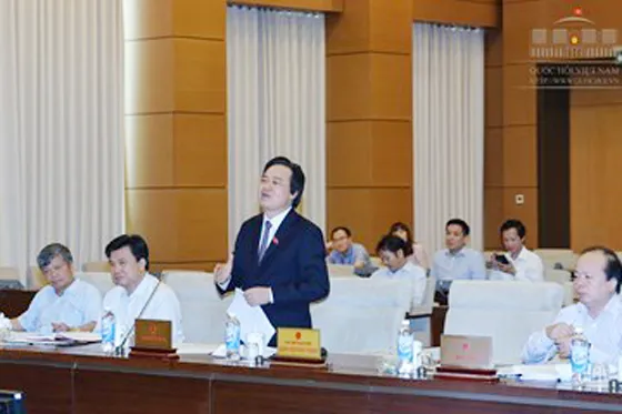 Lùi 1 năm áp dụng chương trình giáo dục phổ thông và sách giáo khoa mới  ảnh 1