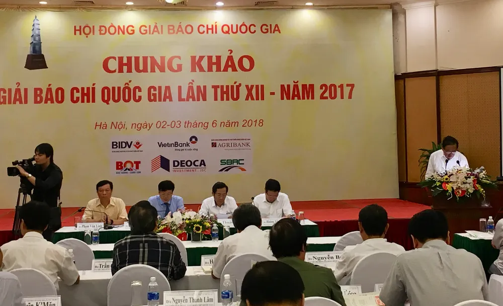 Quang cảnh phiên làm việc 