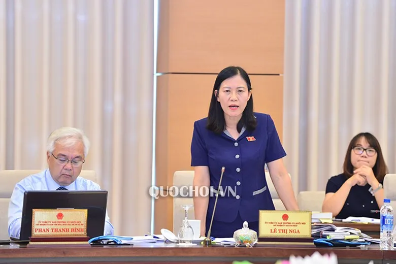 Chủ nhiệm Ủy ban Tư pháp Lê Thị Nga phát biểu tại phiên họp
