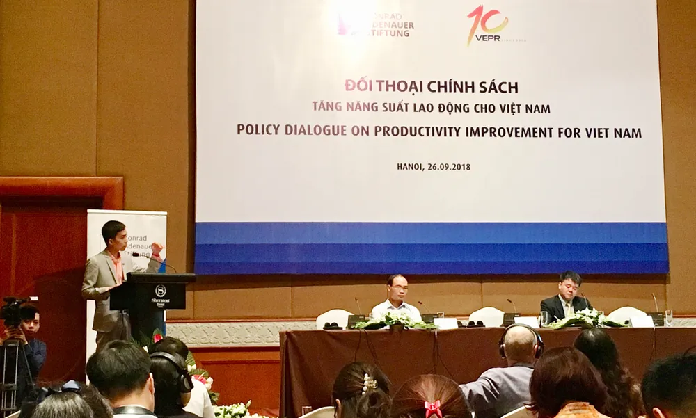 Nhóm ngành nào có năng suất lao động đáng tự hào? ảnh 1