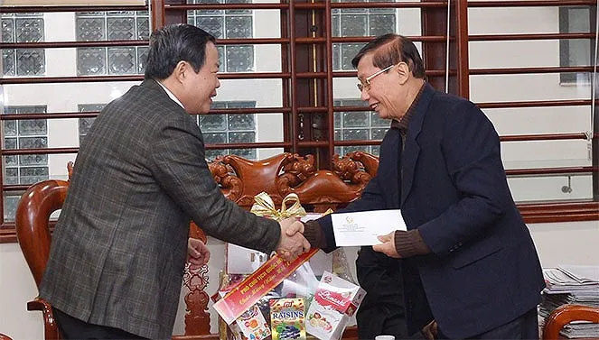 Phó Chủ tịch Quốc hội Phùng Quốc Hiển chúc tết các đồng chí nguyên lãnh đạo Đảng, Nhà nước, Quốc hội ảnh 3