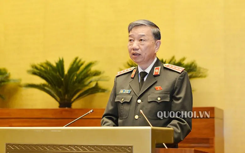 Bộ trưởng Bộ Công an Tô Lâm trình bày báo cáo trước Quốc hội. Ảnh: QUOCHOI