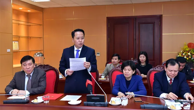 Tân  Phó Trưởng ban Dân nguyện Hoàng Anh Công phát biểu nhận nhiệm vụ 