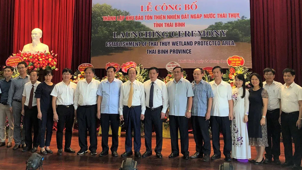 Các đại biểu tham dự buổi lễ 