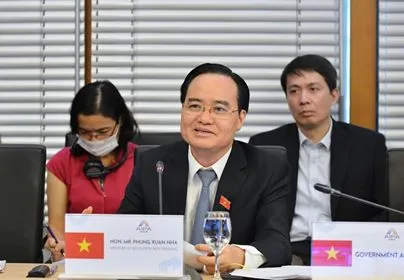 Bộ trưởng Bộ Giáo dục và Đào tạo Phùng Xuân Nhạ tại hội nghị