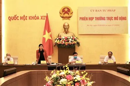 Chủ nhiệm Ủy ban Tư pháp Lê Thị Nga chủ trì phiên họp 