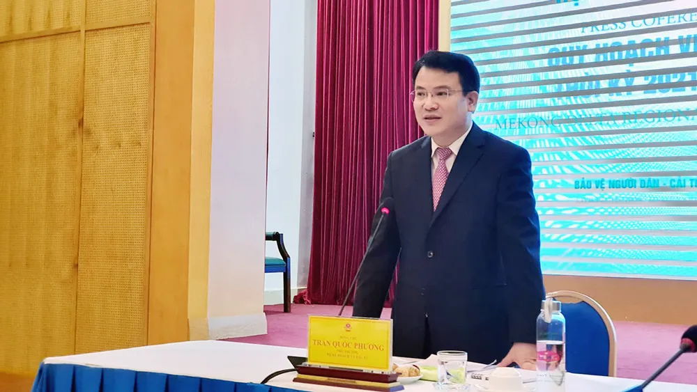 Thứ trưởng Bộ Kế hoạch và Đầu tư Trần Quốc Phương chủ trì họp báo