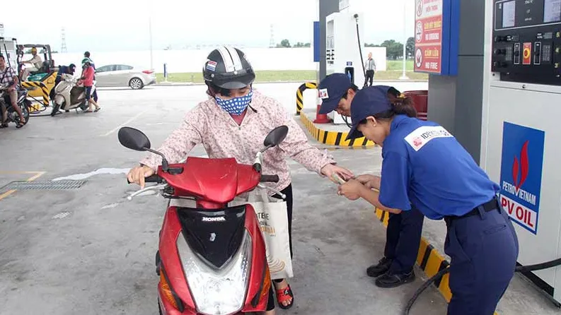 Trong tháng 4, đã có các đợt điều chỉnh tăng, giảm giá xăng, dầu vào ngày 27-3, 12-4 và 27-4