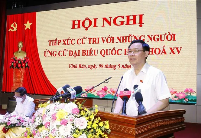 Chủ tịch Quốc hội Vương Đình Huệ tiếp xúc cử tri, vận động bầu cử tại Hải Phòng ảnh 1
