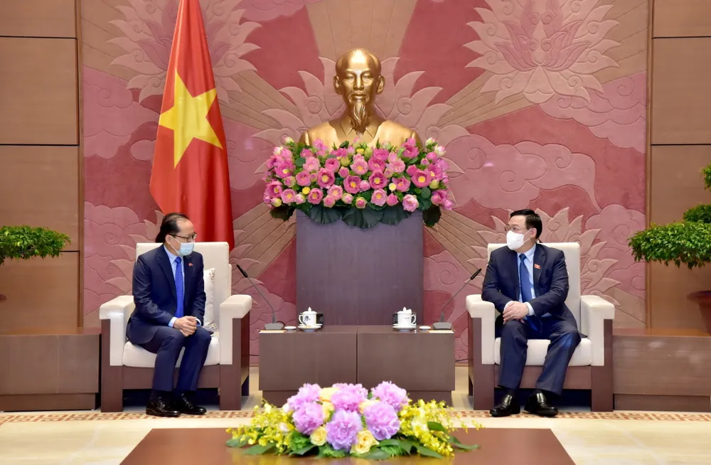 Chủ tịch Quốc hội Vương Đình Huệ tiếp Đại sứ Campuchia Chay Navuth, Đại sứ Nhật Bản Yamada Takio ảnh 1