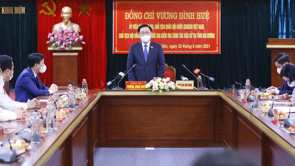 Chủ tịch Quốc hội Vương Đình Huệ phát biểu tại cuộc kiểm tra công tác bầu cử tại Hải Dương 