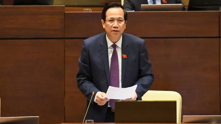 Bộ trưởng Bộ LĐTB-XH Đào Ngọc Dung giải trình làm rõ thêm một số vấn đề ĐBQH nêu. Ảnh: QUANG PHÚC 