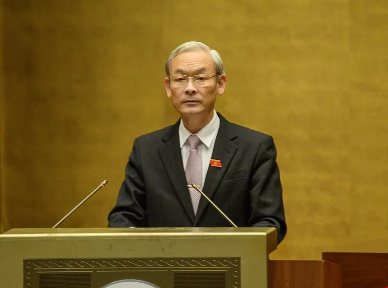 Chủ nhiệm Uỷ ban Tài chính – Ngân sách Nguyễn Phú Cường trình bày báo cáo giải trình, tiếp thu chỉnh lý dự thảo nghị quyết