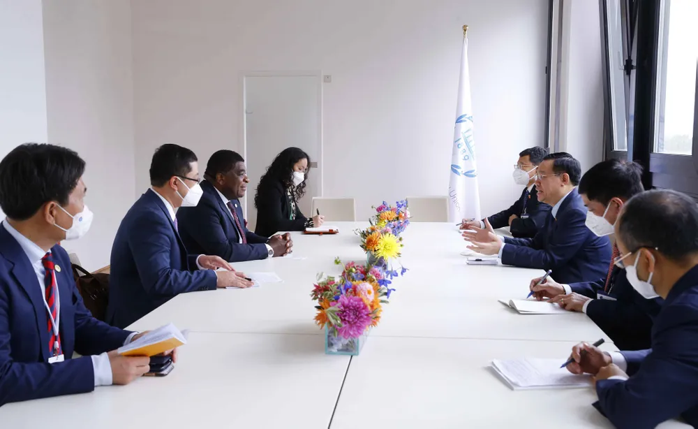 Chủ tịch Quốc hội Vương Đình Huệ tiếp Tổng Thư ký IPU và 6 lãnh đạo nghị viện thế giới ảnh 1