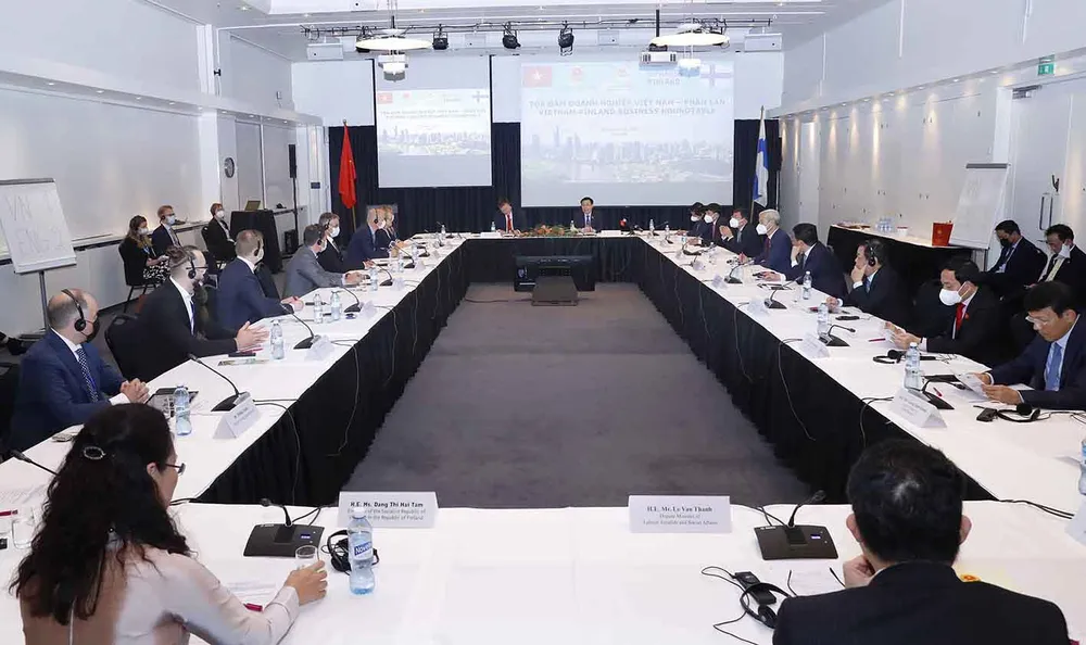 Chủ tịch Quốc hội Vương Đình Huệ dự Tọa đàm doanh nghiệp Việt Nam - Phần Lan ảnh 1