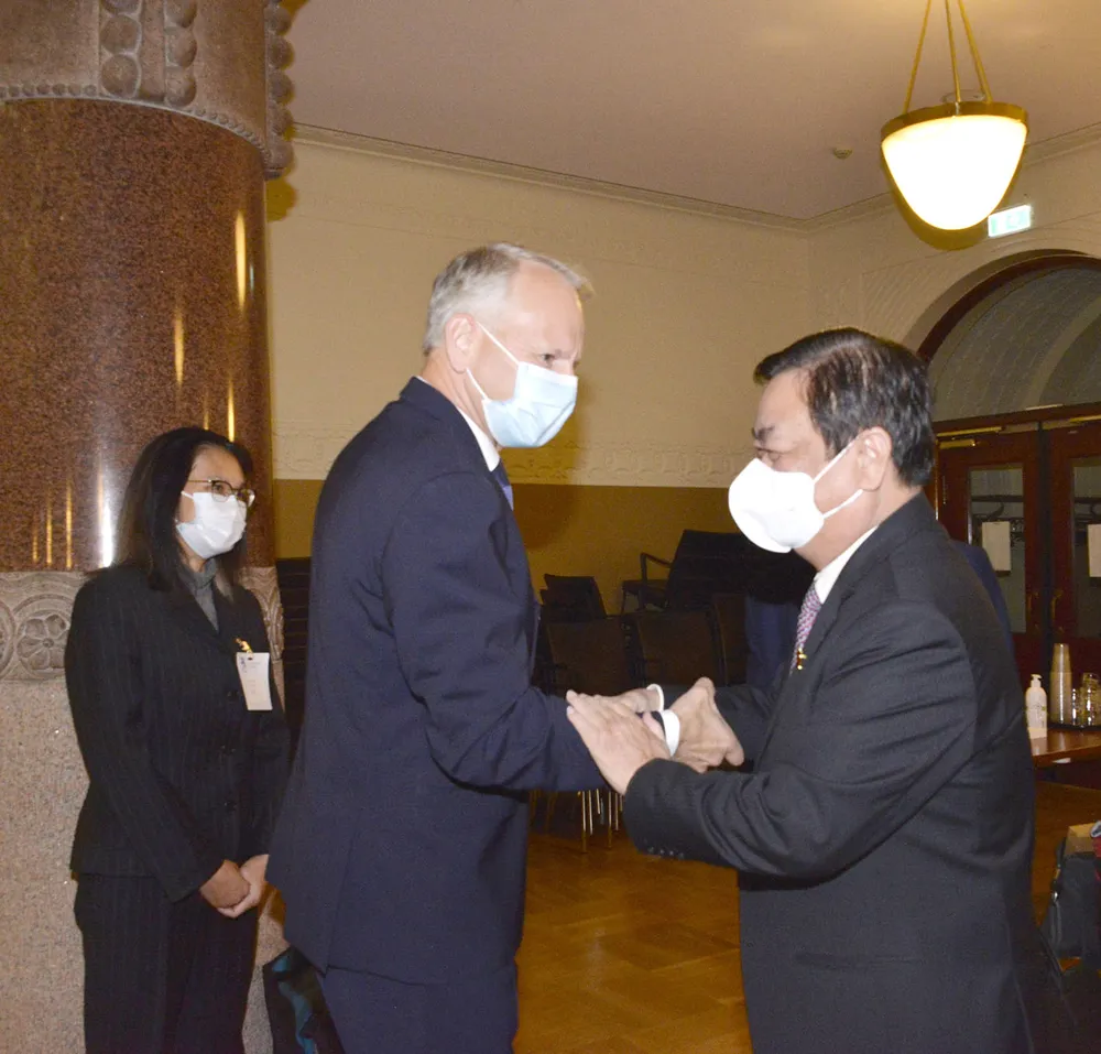 Chủ tịch Quốc hội Vương Đình Huệ hội kiến với Thủ tướng Phần Lan, tiếp đại diện nhiều doanh nghiệp tại Phần Lan ảnh 3