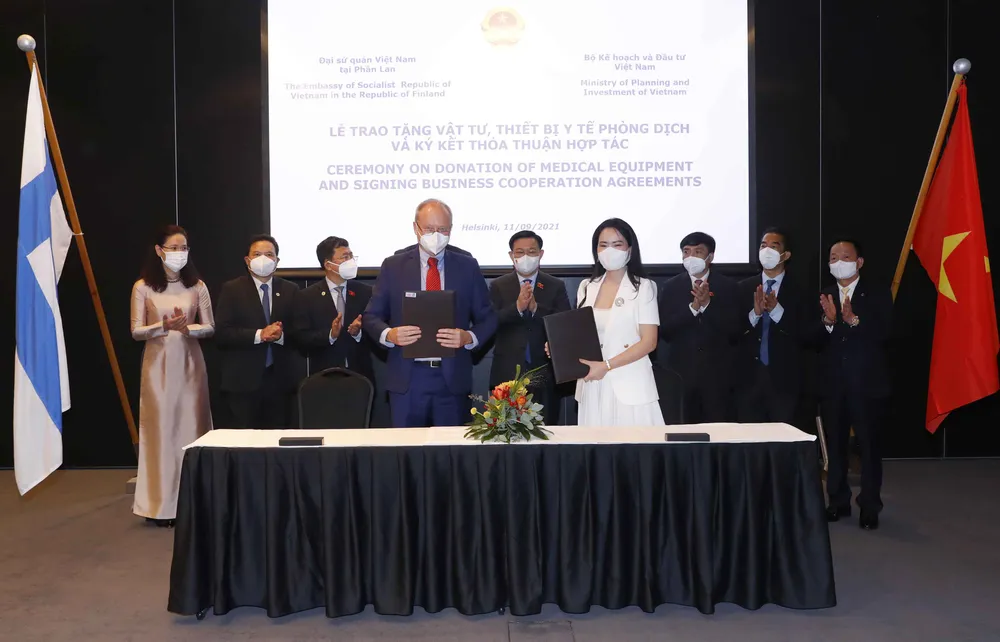 Thêm 100.000 liều vaccine Astra Zeneca và gần 300 tỷ đồng thiết bị y tế chống dịch ảnh 1