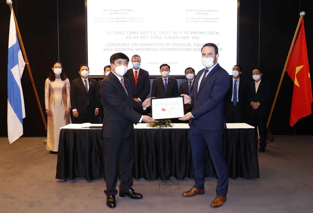 Thêm 100.000 liều vaccine Astra Zeneca và gần 300 tỷ đồng thiết bị y tế chống dịch ảnh 9